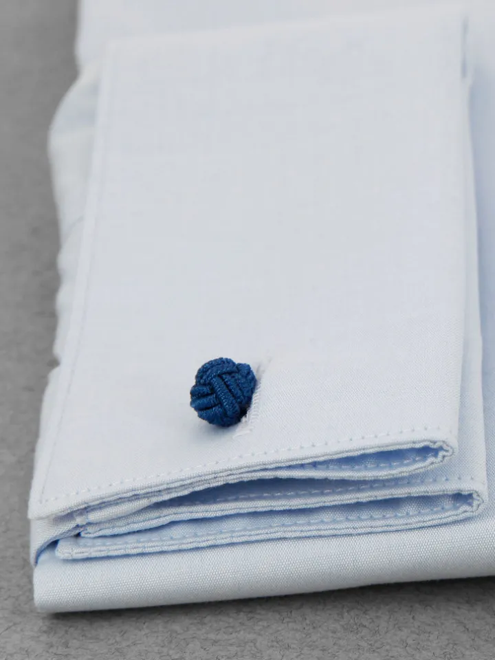 Chemise col anglais bleu ciel à poignets mousquetaire