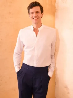 Chemise col droit ouvert en popeline blanche
