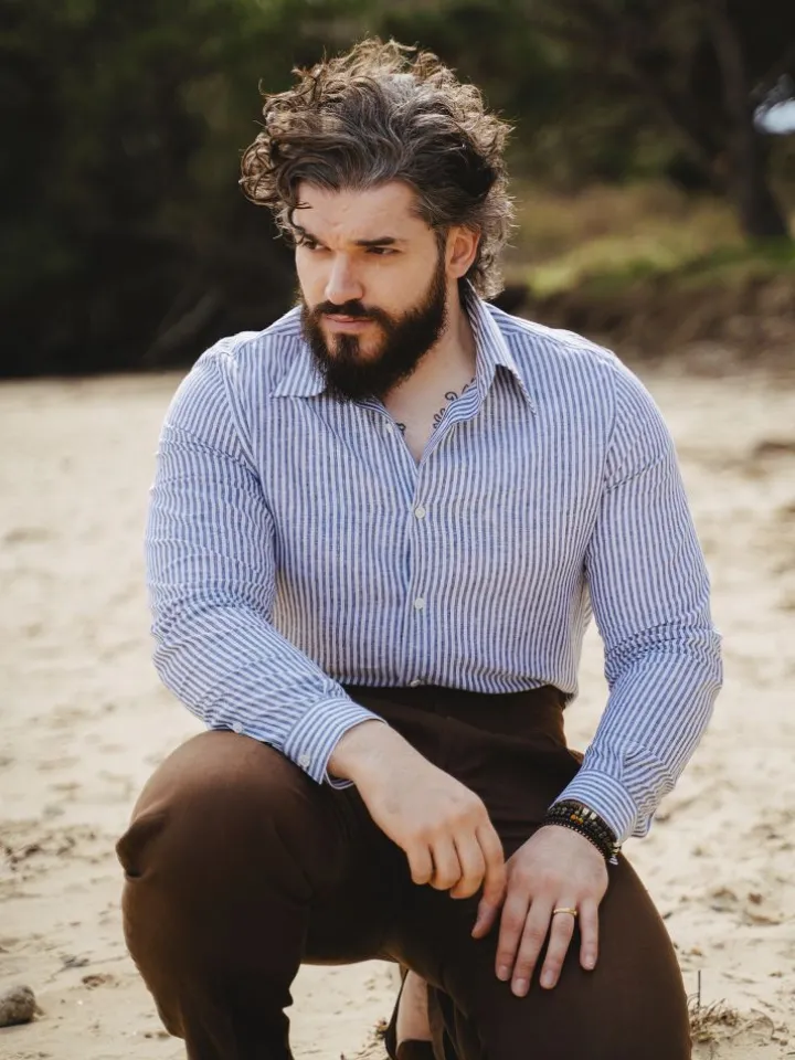 Chemise col français en lin et coton à rayures bleu marine