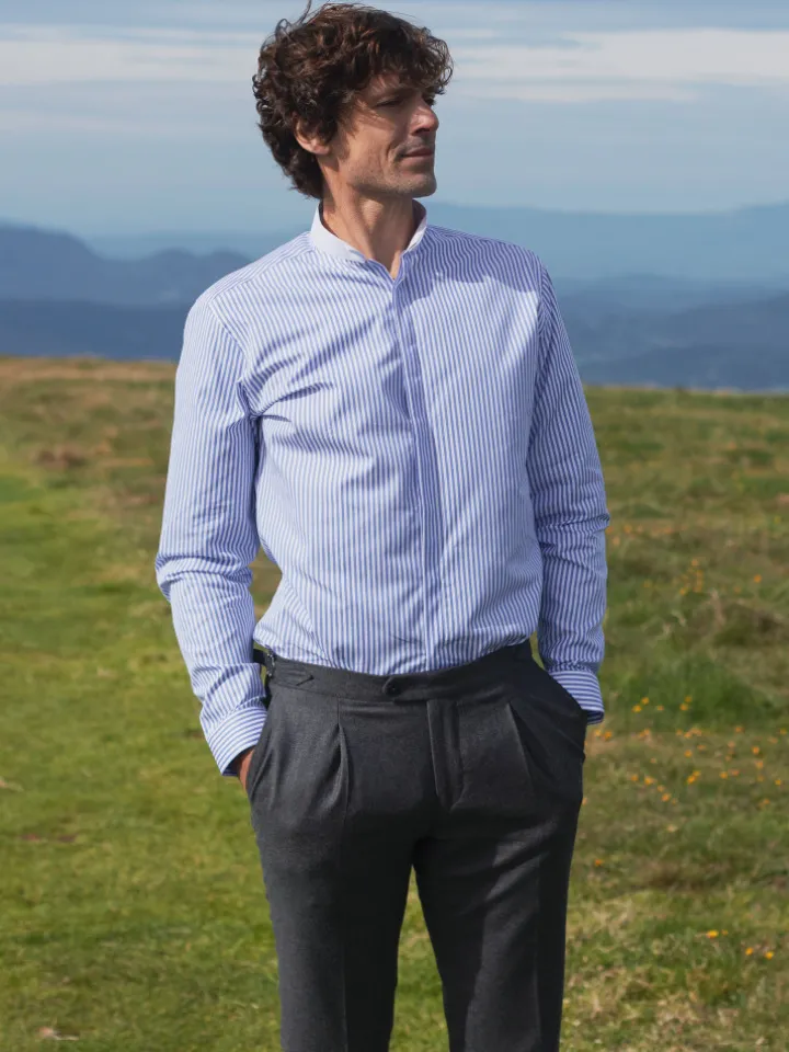 Chemise col inversé à rayures bleues