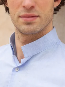 Chemise col inversé en lin et coton bleu ciel