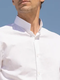 Chemise col inversé en lin blanche