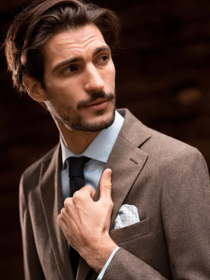 Chemise col italien à poignets mousquetaire