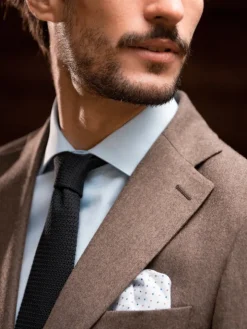 Chemise col italien à poignets mousquetaire