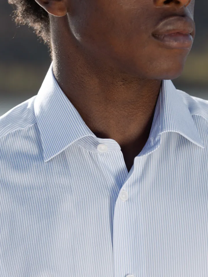 Chemise col italien à rayures bleu ciel