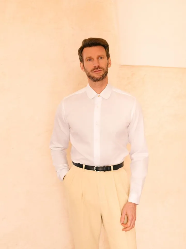Chemise col rond en dobby blanc avec bouton doré