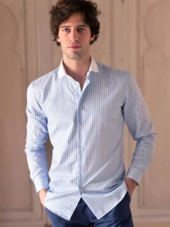 Chemise infroissable col rond à rayures bleu ciel