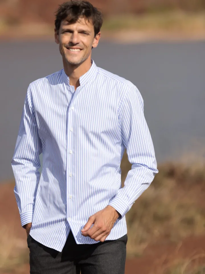 Chemise infroissable col droit à rayures bleu ciel