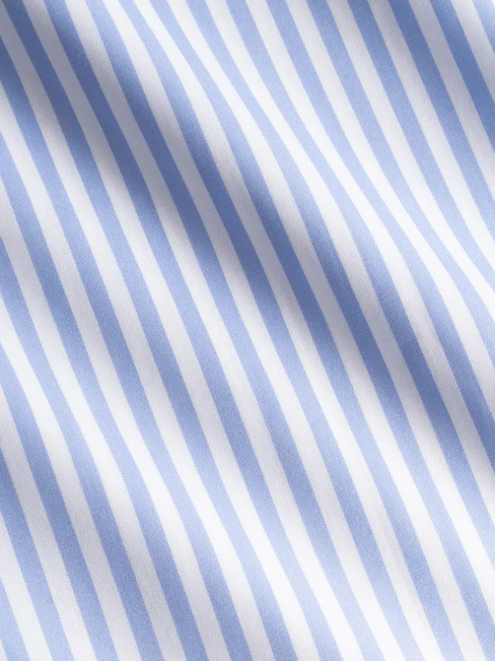Chemise infroissable col droit à rayures bleu ciel