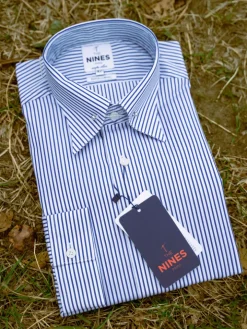 Chemise infroissable col épingle à rayures bleu marine
