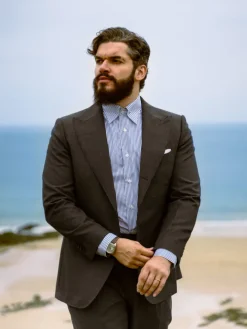 Chemise infroissable col épingle à rayures bleu marine