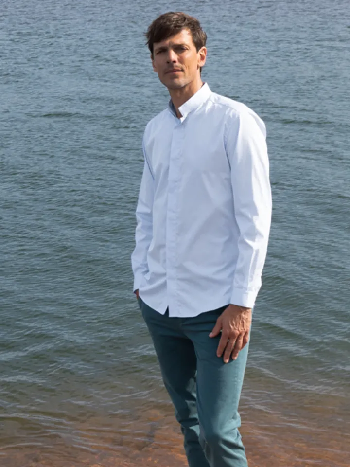 Chemise infroissable col inversé bleu ciel