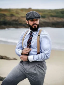 Cravate club en soie bleu marine et bordeaux à motifs