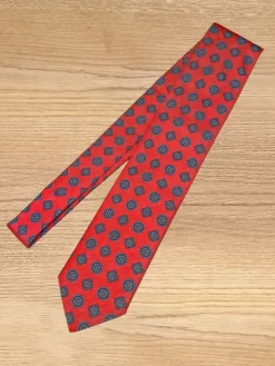 Cravate rouge motif rosace