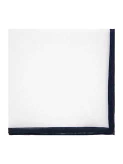 Pochette de costume en lin blanc avec ourlet bleu marine