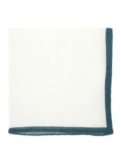 Pochette de costume en lin blanc avec ourlet vert thym