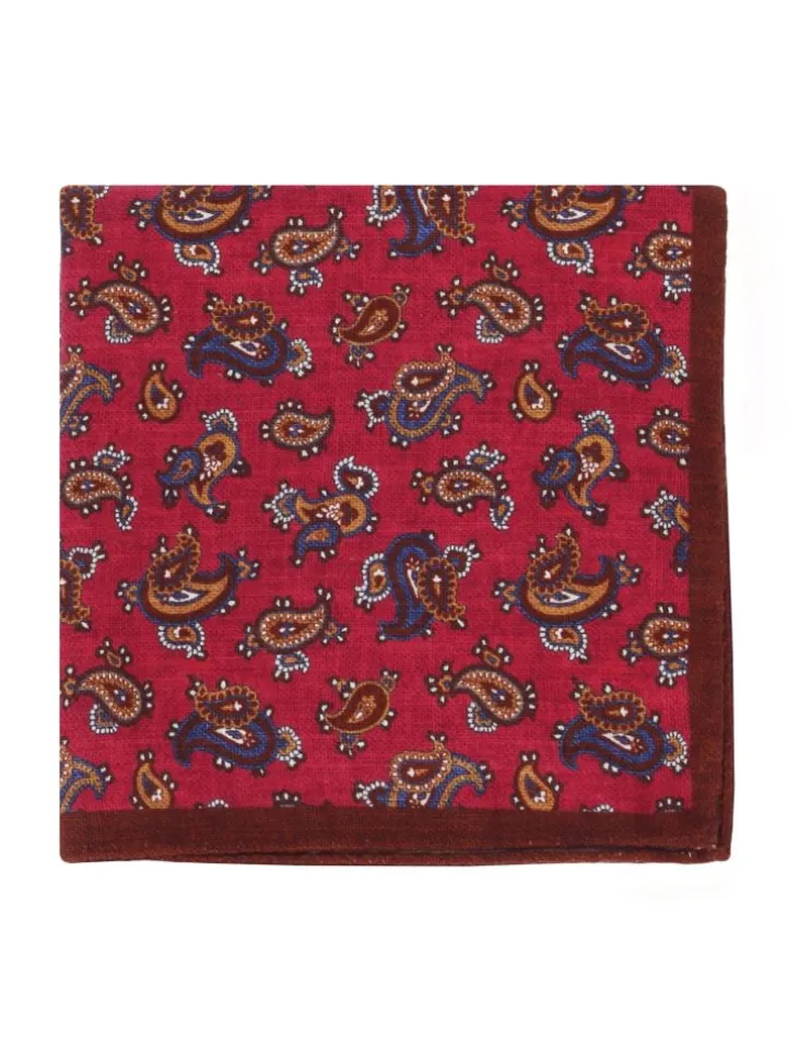 Pochette de costume en soie rouge à motifs paisley