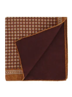 Pochette de costume en soie orange à motifs carrés bordeaux