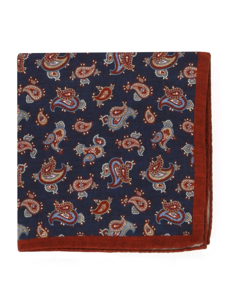 Pochette de costume en soie bleu marine à motifs paisley