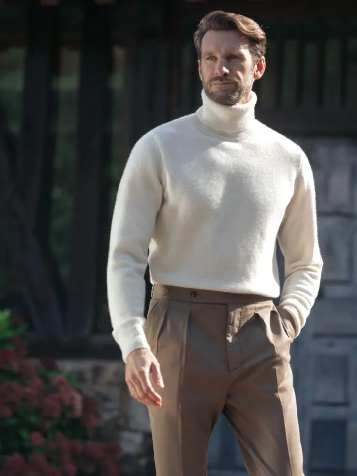 Pull col roulé en laine écru
