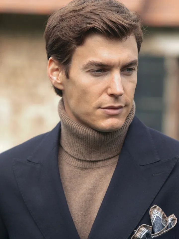 Pull col roulé en laine noisette